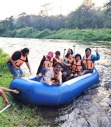 ล่องเรือยาง แม่น้ำเพชรบุรี วิมานน้ำรีสอร์ท แก่งกระจาน ติดแม่น้ำ